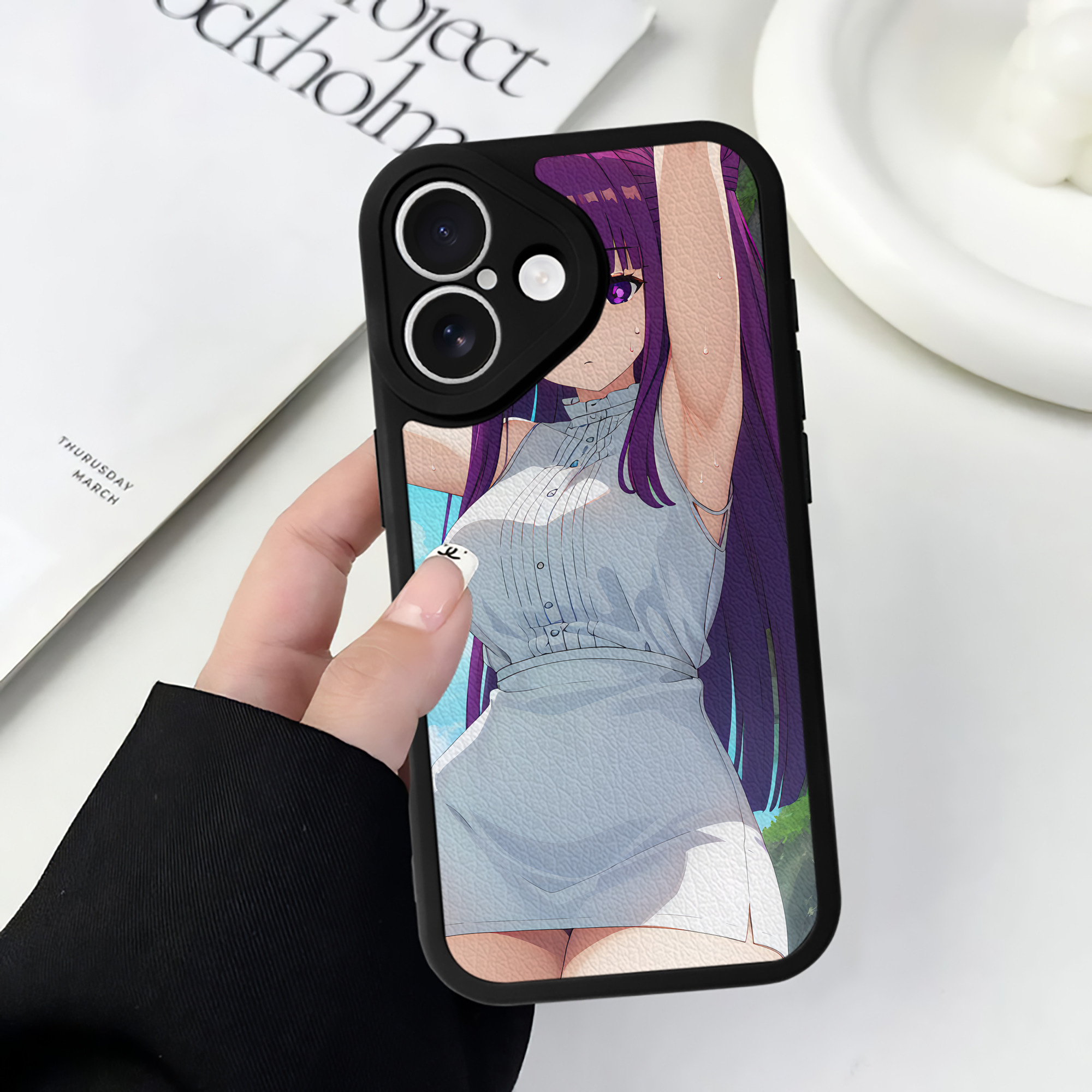 （画像用） 葬送のフリーレン Frieren 【iPhone 16シリーズ対応】シリコンスマホケース（レザー調） 材質：シリコン